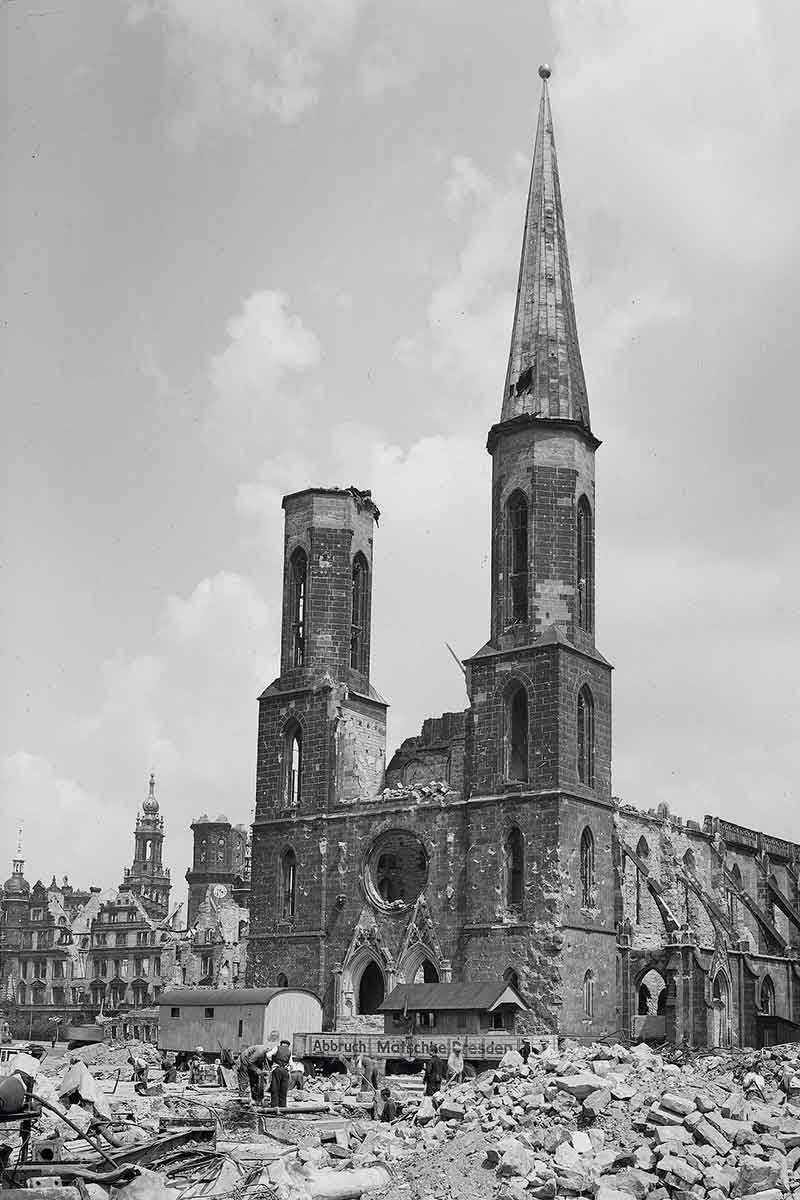 Die Ruine der Sophienkirche von Westen. 1946